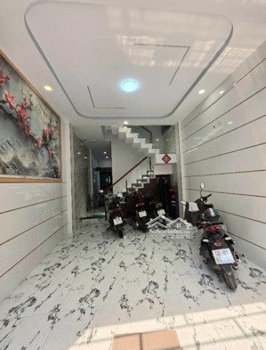 nhà đẹp ở ngay. lê văn quới. dt: 4,2 x 20m. 4 tầng, 8pn, 9wc dành gđ đông tv. xem là mê. chỉ:8,1 tỷ