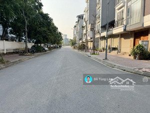 cần bán lô góc 30m2 đất tđc ngọc thụy. đường rộng 15m, view trường học siêu thoáng