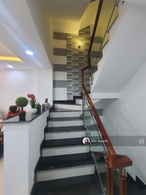 diện tích lớn 100m2, nhà ngay trung tâm phan xích long, phú nhuận - 4,6x23m - gpxd 5 tầng - 11 tỷ