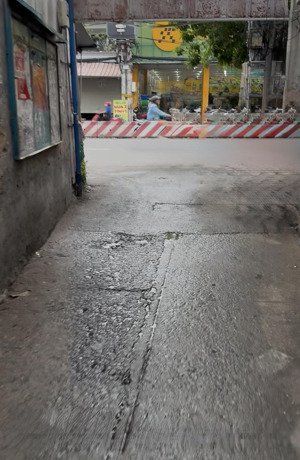 bán nhà 4 tầng 108m2,ngang 5m,lô nhì quận 7 phường phú thuận,5 phòng ngủ,20m ra mặt tiền đường,7.5t