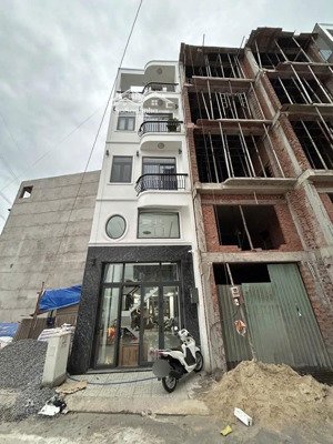 gấp bán giảm gần 700 triệu_5 tầng_hẻm 8m xe hơi vào nhà_(4x15)_hà huy giáp, q12_giáp gò vấp_5,7 tỷ