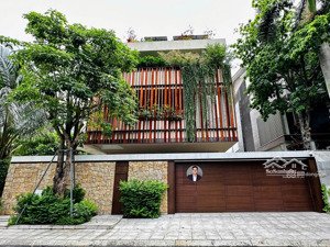 biệt thự vip đường nguyễn thành ý phường sài gòn quận 1. dt: 12x15m. cn: 180m2 3 tầng. giá 50 tỷ