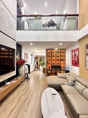 bán nhà phố võng thị: dt:46m.7tầng.mt:4,1m. giá:16,5 tỷ