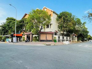 bán gấp biệt thự góc 2 mặt tiền. 8pn, 9wc, 248m2 tại him lam 6a, bình hưng, bình chánh, 42 tỷ vnd