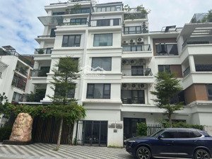 cho thuê biệt thự romantic đối diện starlake ttiện làm văn phòng giá 60 tr/ tháng lh 