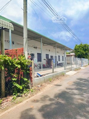 bán cắt lỗ 1656m sẵn 200m tc ngang 20m mặt tiền đừơng huyện nhựa 32m giá 1ty450