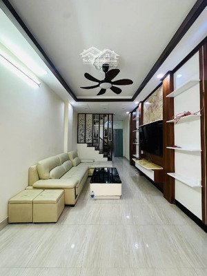 trung tâm hai bà trưng 50m2 5 tầng full nội thất bạc tỉ oto tránh hàng xóm timecity