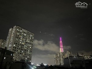 bán nhà đẹp 5 phòng ngủ - kế bên đại học hutech