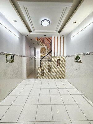 nhà nguyễn đình chính - nguyễn văn trỗi. phường 15. phú nhuận