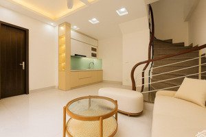 lô góc ba đình - cách mặt phố đội cấn chỉ 30m - ô tô đỗ cửa - ngõ thông - mặt tiền rộng