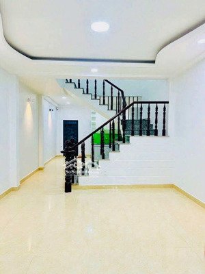 nhà hẻm xe hơi gần vincom quận 9 tăng b, 56m2 trệt lầu xây kiên cố, hoàn công chỉ 4.6 tỷ (tl)