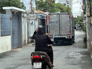 gấp bán nhà 5 lầu hẻm 380 phạm văn chiêu ngang 5m 85m2 kd đa nghề gần chợ chỉ 9.4 tỷ. 