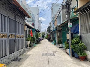 đường khu y tế kỹ thuật cao - kế aeon mall bình tân. dt 4x12. nhà cấp 4. giá 3 tỷ