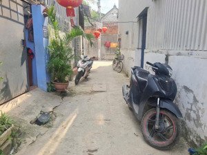 bán gấp nhà c4 đường thông, 44m2 sổ đỏ, không lỗi. . giá rẻ