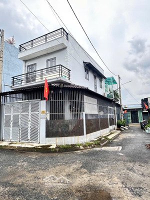 nhà 2 lầu lô góc 2mt oto vào nhà dt 5x11m, 2pn, 2wc, pk, pb bình chiểu thủ đức, gần