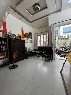 bán gấp nhà riêng 4pn, 3wc, 66m2 tại hoàng hoa thám, p.5, phú nhuận, 8,8 tỷ