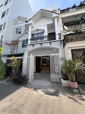 q7 ô tô ngủ nhà 5x13m gần mặt tiền hẻm 6m dân trí cao 3 tầng 3pn rộng cách phú mỹ hưng 300m 9.x tỷ