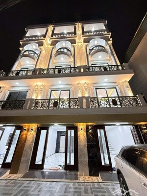 tư đình long biên nhà 6 tầng ,kinh doanh lô góc .2 ô tô tránh dt 50m mt4 m giá 15,5 tỷ có tl