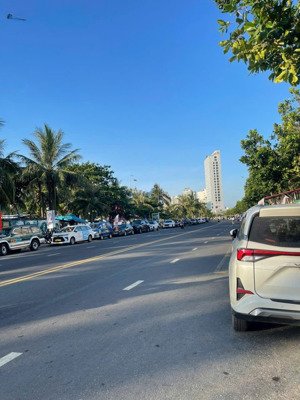 100m2, đẳng cấp 4 tầng thang máy, trục kinh doanh thành phố, mặt tiền điện biên phủ chỉ 17.8 tỷ.