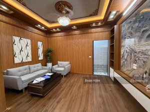 nhà đội cấn,mặt ngõ nông,35m ra phố, ô tô đỗ gần, thang máy, 9 phòng ngủ,ở/cho thuê giữ tiền 42m*5t