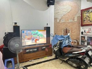 bán ngà phố ngọc lám - long biên - lô góc - 32m2 - 4 tầng - giá chỉ 7.95 tỷ .