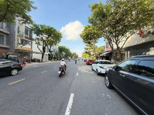 bán đất mt lớn trần nhân tông đoạn kinh doanh. giá 12ty2- giá tốt