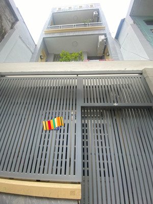 chỉ 3 tỷ nhỉnh cạnh hxh thông quận 6 bà hom 3 tầng kiên cố.