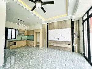 bán nhà 3 tầng 62.3m2 trung tâm sở dầu, hồng bàng chỉ 2,x tỷ