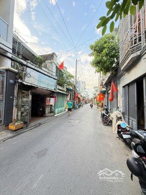 bình tân ngay aeon mall tân phú
nhà 4 tầng ở ngay hẽm nhựa 7m 43m giá 6 tỷ tl