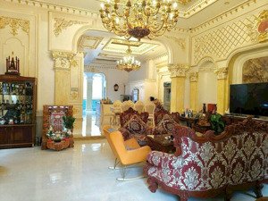 185 tỷ - biệt thự - nguyễn ư dĩ q. 2 - 30x45m (vuông) / cn 1.155 m2 - 2 tầng + sân vườn + hồ bơi