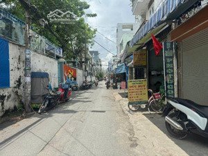 cần bán gấp. mặt tiền kinh doanh đỉnh đường bùi xuân phái.tân phú. dòng tiền 12tr/t. 70m2. 6.7 tỷ