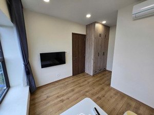 cho thuê căn hộ park legend ,3pn , 2wc , 100m2 ,full nội thất , giá 25 triệu , view công viên