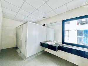 cho thuê toà nhà mới 100% - đã hoàn công - đây đủ pccc - đường lê văn sỹ quận 3