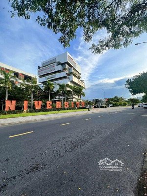 lô góc siêu đẹp!.góc fpt sát trường, góc 2 đường lớn 26m và 10m5 cực đẹp