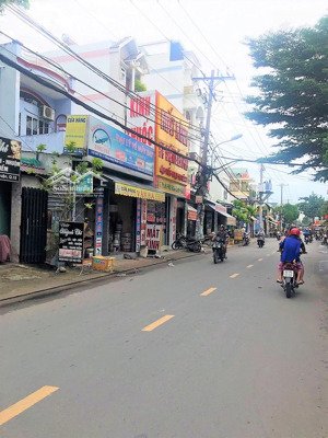 mặt tiền huỳnh thị hai, kinh doanh sấm uất. nhà 2 lầu dt: 5m x 24m.