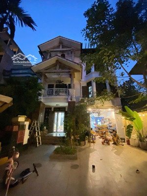 bán nhanh biệt thự mặt phố ngọc thụy- diện tích 316m2 mặt tiền 10m - gara - thang máy - giá 57,8 tỷ