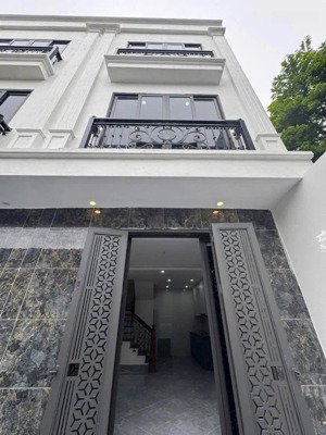 quá đủ tiêu chí để gọi là vô địch tầm giá, nhà xây mới 3tx32m2 vị trí đẹp bậc nhất phụng châu