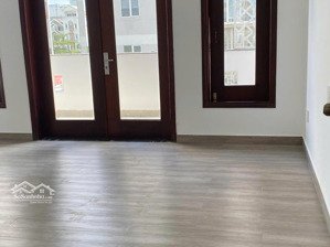 cho thuê nhà mặt tiền kdc trung sơn gần khu him lam q7. nhà mới. 3 lầu, 7 phòng. giá 52 triệu/tháng