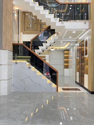 bán nr tại mã lò, 7 tỷ, 53m2, 4pn, 6wc bao đẹp hot!