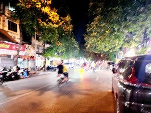 lô góc mặt phố 6 tầng thang máy - vỉa hè bóng đá - kinh doanh - doanh thu 150triệu/tháng