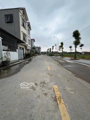 đất nam hồng chỉ hơn 4 tỷ đường thông ô tô 7 chỗ cách võ văn kiệt 300m