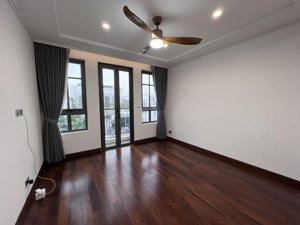 cho thuê nhà ngõ 23 đỗ quang phân lô ô tô tải đỗ cửa thoáng trước sau 60m x 5 tầng giá 26tr