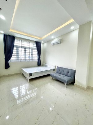 căn hộ studio full nội thất cửa sổ lớn ngay đỗ xuân hợp, ga metro, lê văn việt