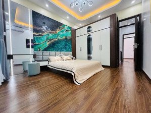 bán nhà phố hoàng cầu 50m2 5 tầng ô tô đỗ cách nhà 10m mới full nội thất giá rẻ bất ngờ