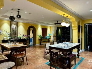 hướng nam, mặt sông kênh tẻ và rạch ông lớn