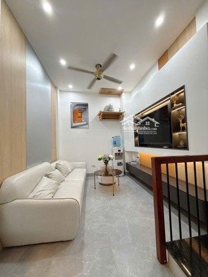 chính chủ bán nhà 33.6m2, sổ đỏ, cách đường chính 80m, gần tttm trương định