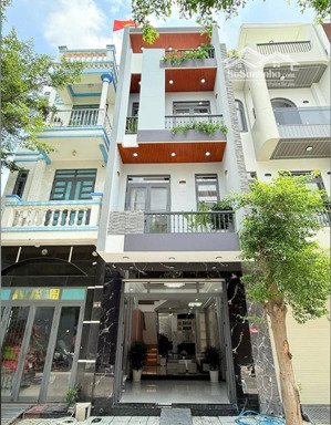 chinh chủ định cư bán gấp nhà nguyễn khoái q4 63m²,1 trệt 3 lầu, 5pn, hẻm xe hơi 6m, giá tốt 2,3 tỷ