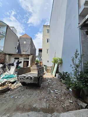 bán đất thạch bàn, sát nhà văn hóa: dt 50; mt 4m; nhỉnh 5 tỷ