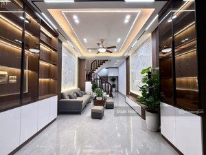 nhà hoàng hoa thám, mặt ngõ nông to hơn phố, 10m ô tô,sân để xe riêng thoáng sáng,thang máy 48m2*5t