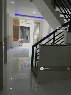 4.5tỷ- hẻm đúng 6m. dt: 4mx10m, 1lầu, 2pn vô ở liền. bình tân giáp tân phú.